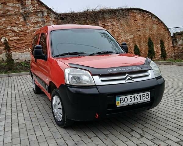 Красный Ситроен Берлинго, объемом двигателя 1.6 л и пробегом 220 тыс. км за 3450 $, фото 1 на Automoto.ua