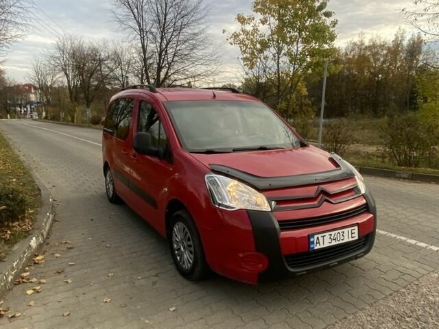 Красный Ситроен Берлинго, объемом двигателя 1.6 л и пробегом 255 тыс. км за 6000 $, фото 1 на Automoto.ua