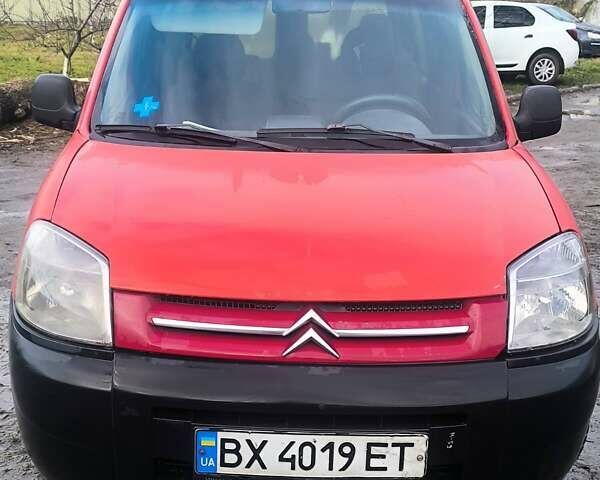 Красный Ситроен Берлинго, объемом двигателя 1.56 л и пробегом 233 тыс. км за 3600 $, фото 1 на Automoto.ua