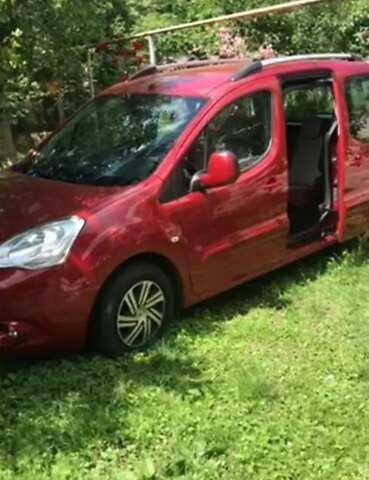 Красный Ситроен Берлинго, объемом двигателя 1.6 л и пробегом 260 тыс. км за 5800 $, фото 1 на Automoto.ua