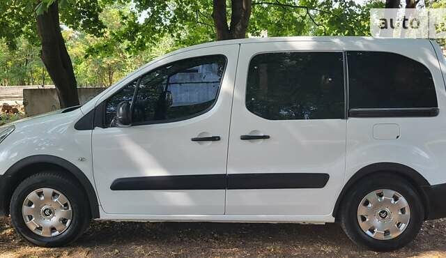 Белый Ситроен Берлинго пасс., объемом двигателя 1.6 л и пробегом 120 тыс. км за 9500 $, фото 1 на Automoto.ua