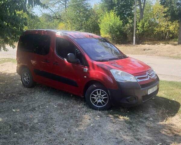Красный Ситроен Берлинго пасс., объемом двигателя 1.59 л и пробегом 200 тыс. км за 4500 $, фото 1 на Automoto.ua