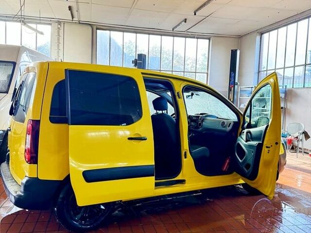 Жовтий Сітроен Берлінго, об'ємом двигуна 1.6 л та пробігом 168 тис. км за 7500 $, фото 1 на Automoto.ua