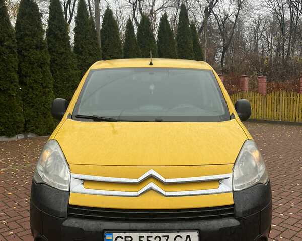 Желтый Ситроен Берлинго, объемом двигателя 1.6 л и пробегом 209 тыс. км за 5600 $, фото 1 на Automoto.ua