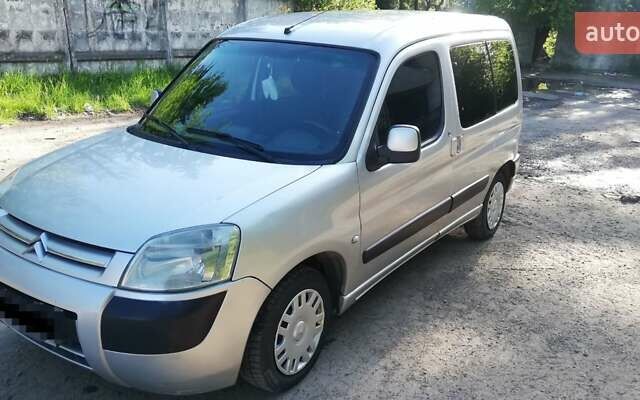 Серый Ситроен Берлинго, объемом двигателя 1.6 л и пробегом 480 тыс. км за 3500 $, фото 1 на Automoto.ua