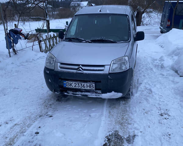 Серый Ситроен Берлинго, объемом двигателя 1.36 л и пробегом 300 тыс. км за 4300 $, фото 1 на Automoto.ua