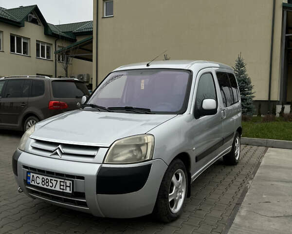 Серый Ситроен Берлинго, объемом двигателя 1.59 л и пробегом 242 тыс. км за 3000 $, фото 1 на Automoto.ua