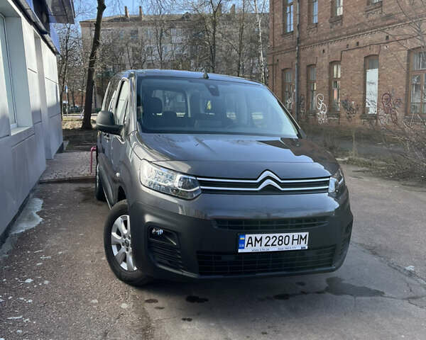 Сірий Сітроен Берлінго, об'ємом двигуна 1.5 л та пробігом 27 тис. км за 21900 $, фото 1 на Automoto.ua