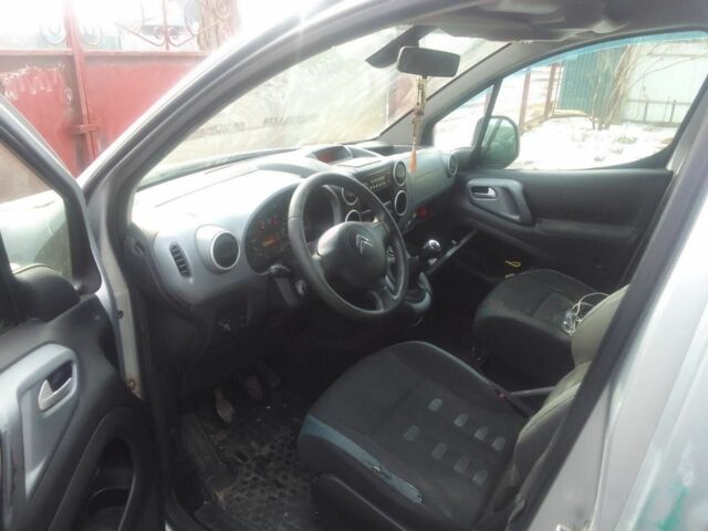 Серый Ситроен Берлинго, объемом двигателя 1.6 л и пробегом 231 тыс. км за 4000 $, фото 1 на Automoto.ua