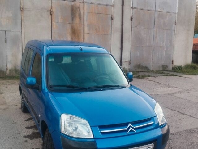 Синий Ситроен Берлинго, объемом двигателя 1.4 л и пробегом 203 тыс. км за 3200 $, фото 1 на Automoto.ua