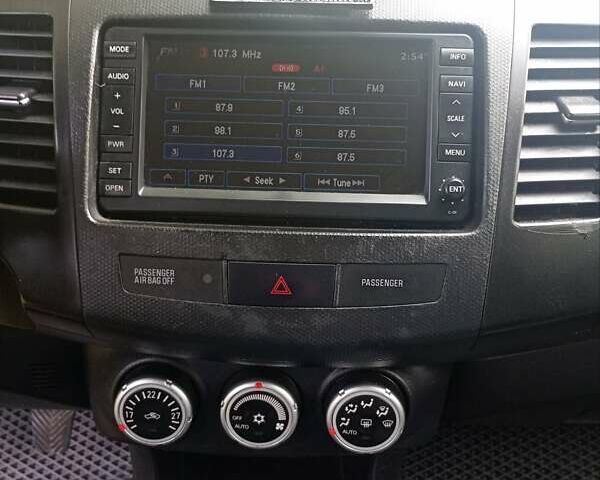 Серый Ситроен С-Кроссер, объемом двигателя 2.2 л и пробегом 280 тыс. км за 9500 $, фото 1 на Automoto.ua