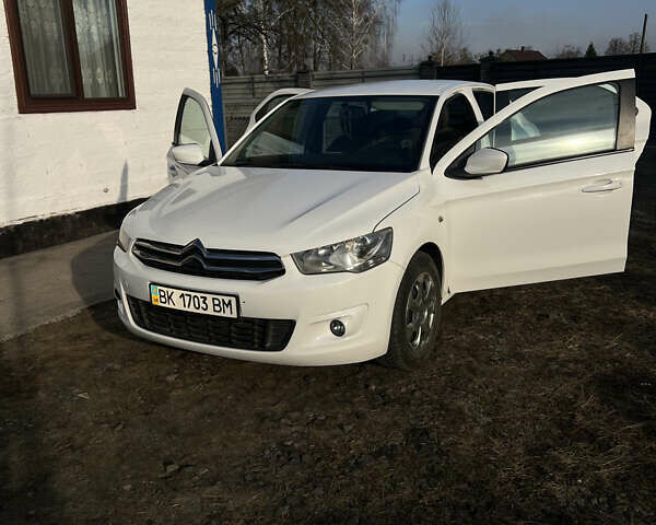 Белый Ситроен С-Элизе, объемом двигателя 1.56 л и пробегом 145 тыс. км за 6250 $, фото 1 на Automoto.ua