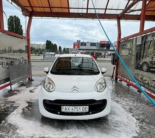 Білий Сітроен С1, об'ємом двигуна 0.99 л та пробігом 208 тис. км за 2900 $, фото 1 на Automoto.ua
