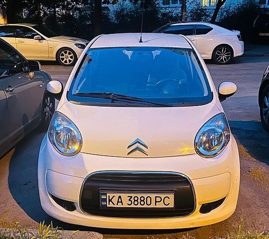 Білий Сітроен С1, об'ємом двигуна 1 л та пробігом 140 тис. км за 5600 $, фото 1 на Automoto.ua