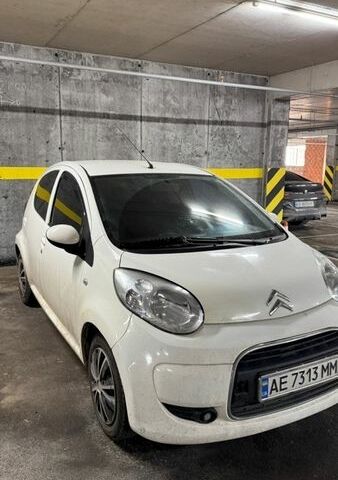 Белый Ситроен С1, объемом двигателя 1 л и пробегом 150 тыс. км за 5100 $, фото 1 на Automoto.ua