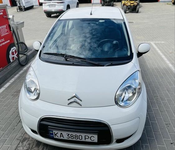 Білий Сітроен С1, об'ємом двигуна 1 л та пробігом 140 тис. км за 5600 $, фото 1 на Automoto.ua