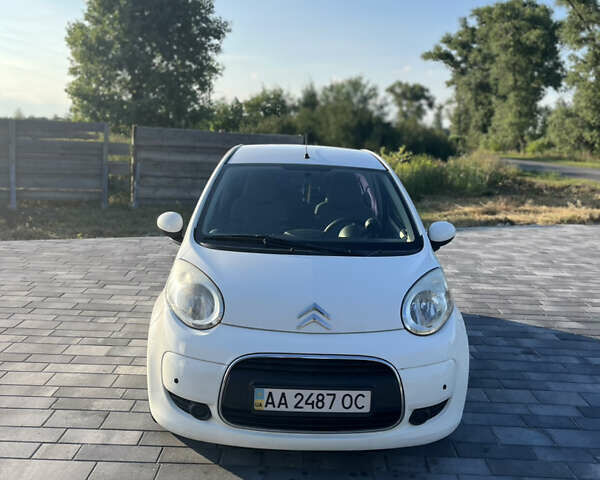 Белый Ситроен С1, объемом двигателя 1 л и пробегом 101 тыс. км за 6000 $, фото 1 на Automoto.ua