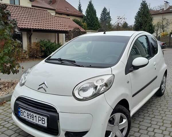 Белый Ситроен С1, объемом двигателя 1 л и пробегом 210 тыс. км за 4300 $, фото 1 на Automoto.ua