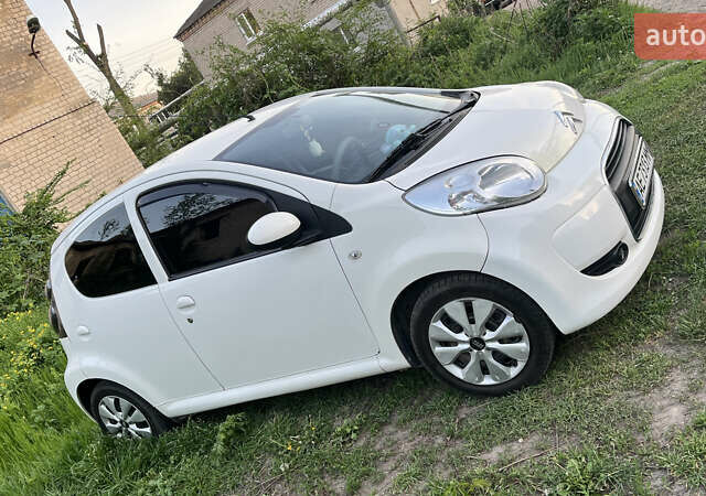 Белый Ситроен С1, объемом двигателя 1 л и пробегом 150 тыс. км за 5800 $, фото 1 на Automoto.ua