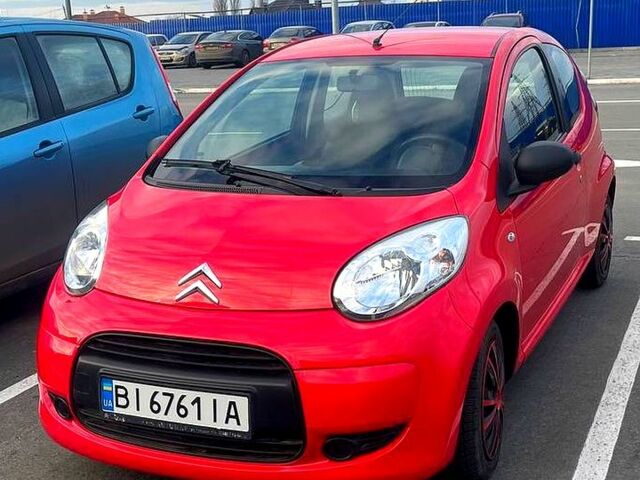 Красный Ситроен С1, объемом двигателя 1 л и пробегом 60 тыс. км за 5200 $, фото 1 на Automoto.ua