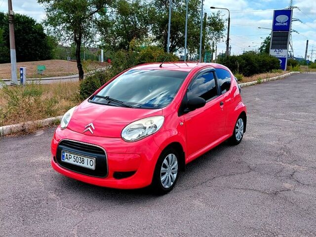 Красный Ситроен С1, объемом двигателя 1 л и пробегом 156 тыс. км за 2950 $, фото 1 на Automoto.ua