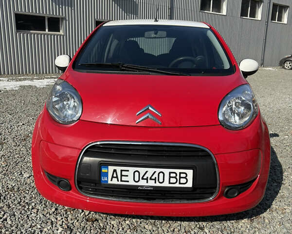 Красный Ситроен С1, объемом двигателя 1 л и пробегом 86 тыс. км за 5399 $, фото 1 на Automoto.ua
