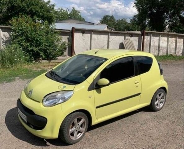 Желтый Ситроен С1, объемом двигателя 1 л и пробегом 106 тыс. км за 4600 $, фото 1 на Automoto.ua