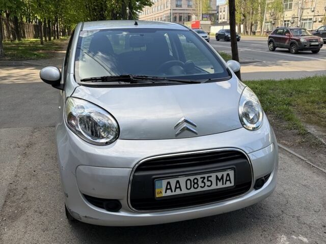 Серый Ситроен С1, объемом двигателя 1 л и пробегом 75 тыс. км за 4000 $, фото 1 на Automoto.ua