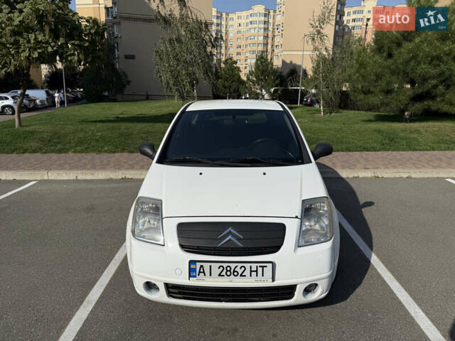 Белый Ситроен С2, объемом двигателя 1.4 л и пробегом 375 тыс. км за 2100 $, фото 1 на Automoto.ua
