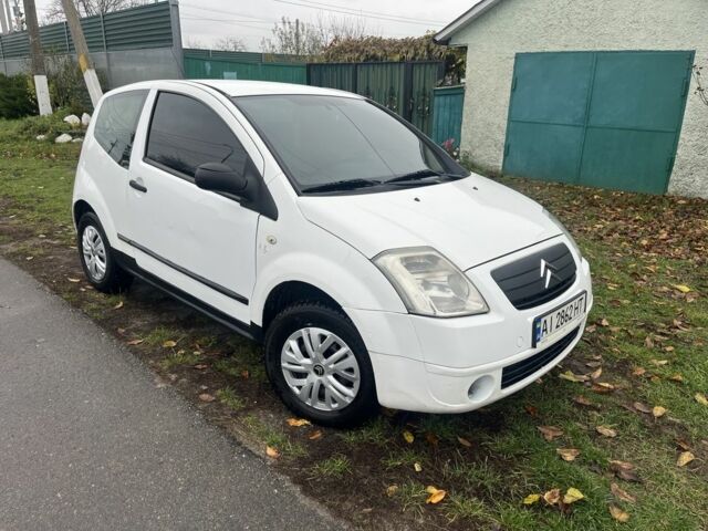 Белый Ситроен С2, объемом двигателя 1.4 л и пробегом 350 тыс. км за 2450 $, фото 1 на Automoto.ua