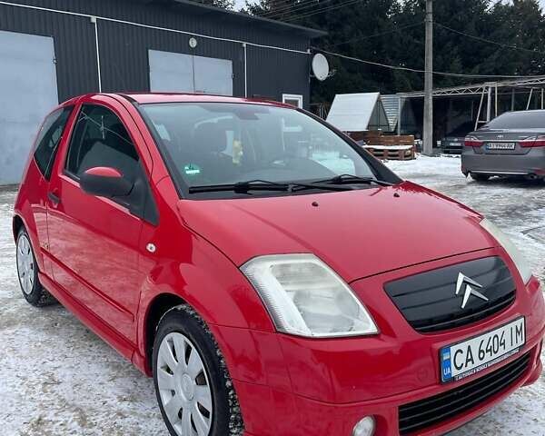 Красный Ситроен С2, объемом двигателя 1.4 л и пробегом 270 тыс. км за 3450 $, фото 1 на Automoto.ua