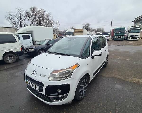 Белый Ситроен С3 Пикассо, объемом двигателя 1.56 л и пробегом 189 тыс. км за 7000 $, фото 1 на Automoto.ua