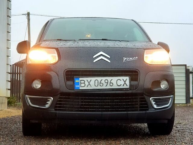 Чорний Сітроен С3 Пікассо, об'ємом двигуна 1.6 л та пробігом 191 тис. км за 4800 $, фото 1 на Automoto.ua