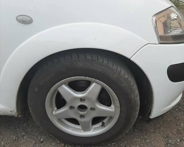 Білий Сітроен С3, об'ємом двигуна 1.4 л та пробігом 350 тис. км за 3500 $, фото 1 на Automoto.ua