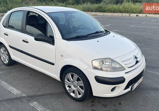 Белый Ситроен С3, объемом двигателя 1.4 л и пробегом 328 тыс. км за 4000 $, фото 1 на Automoto.ua
