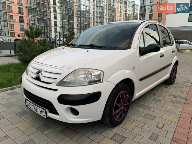 Белый Ситроен С3, объемом двигателя 1.36 л и пробегом 300 тыс. км за 3400 $, фото 1 на Automoto.ua