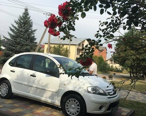 Белый Ситроен С3, объемом двигателя 1 л и пробегом 131 тыс. км за 4700 $, фото 1 на Automoto.ua