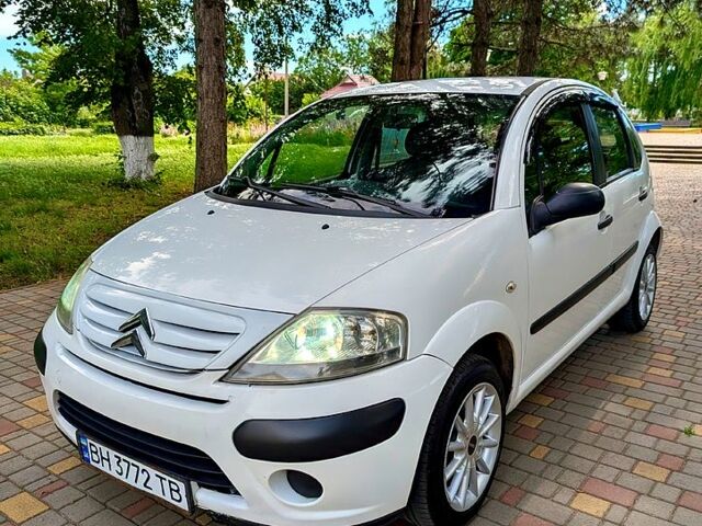 Белый Ситроен С3, объемом двигателя 1.4 л и пробегом 325 тыс. км за 4250 $, фото 1 на Automoto.ua