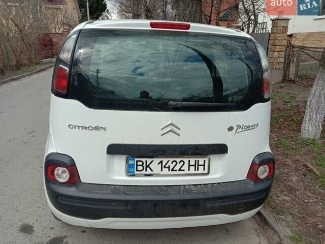 Белый Ситроен С3, объемом двигателя 1.6 л и пробегом 239 тыс. км за 5800 $, фото 1 на Automoto.ua