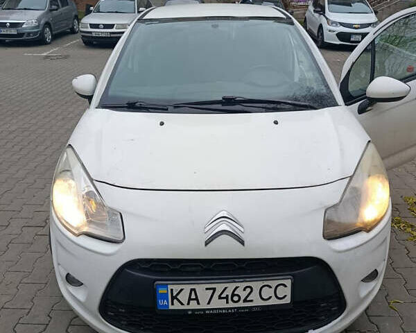 Белый Ситроен С3, объемом двигателя 1.4 л и пробегом 140 тыс. км за 2950 $, фото 1 на Automoto.ua