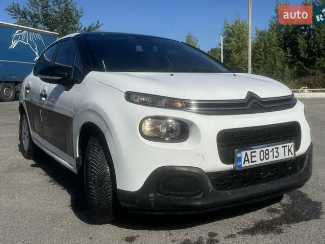Белый Ситроен С3, объемом двигателя 1.6 л и пробегом 242 тыс. км за 7200 $, фото 1 на Automoto.ua