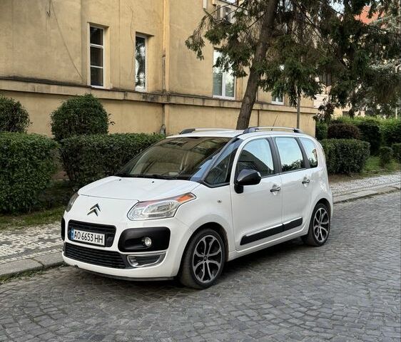 Белый Ситроен С3, объемом двигателя 1.4 л и пробегом 105 тыс. км за 6400 $, фото 1 на Automoto.ua