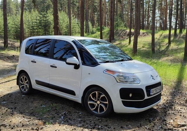 Белый Ситроен С3, объемом двигателя 1.6 л и пробегом 147 тыс. км за 7500 $, фото 1 на Automoto.ua