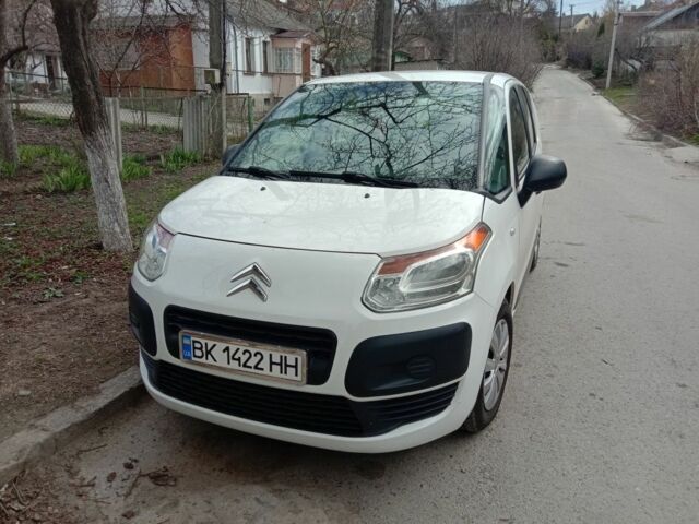 Белый Ситроен С3, объемом двигателя 1.6 л и пробегом 239 тыс. км за 5800 $, фото 1 на Automoto.ua