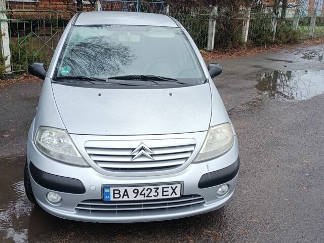 Серый Ситроен С3, объемом двигателя 1.4 л и пробегом 150 тыс. км за 4000 $, фото 1 на Automoto.ua
