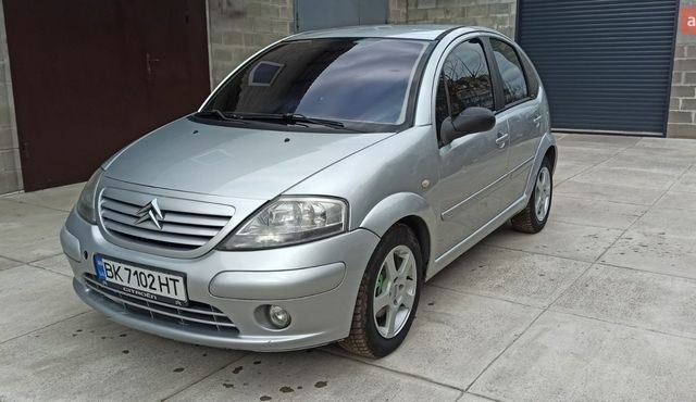 Серый Ситроен С3, объемом двигателя 1.4 л и пробегом 300 тыс. км за 3800 $, фото 1 на Automoto.ua