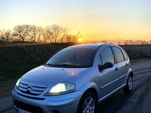 Серый Ситроен С3, объемом двигателя 1.1 л и пробегом 170 тыс. км за 3800 $, фото 1 на Automoto.ua