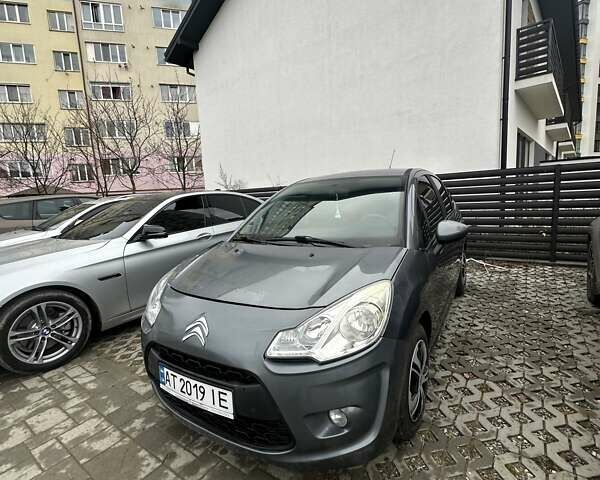 Серый Ситроен С3, объемом двигателя 1.4 л и пробегом 280 тыс. км за 4900 $, фото 1 на Automoto.ua