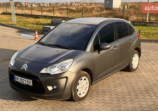 Серый Ситроен С3, объемом двигателя 1.4 л и пробегом 264 тыс. км за 7200 $, фото 1 на Automoto.ua