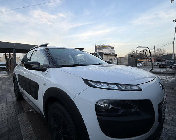 Белый Ситроен C4 Кактус, объемом двигателя 1.56 л и пробегом 324 тыс. км за 9100 $, фото 1 на Automoto.ua